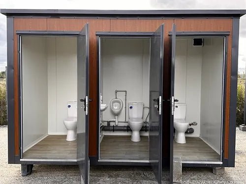 Sanitärcontainer-Pavillon mit drei Kabinen (Ref: S2103)