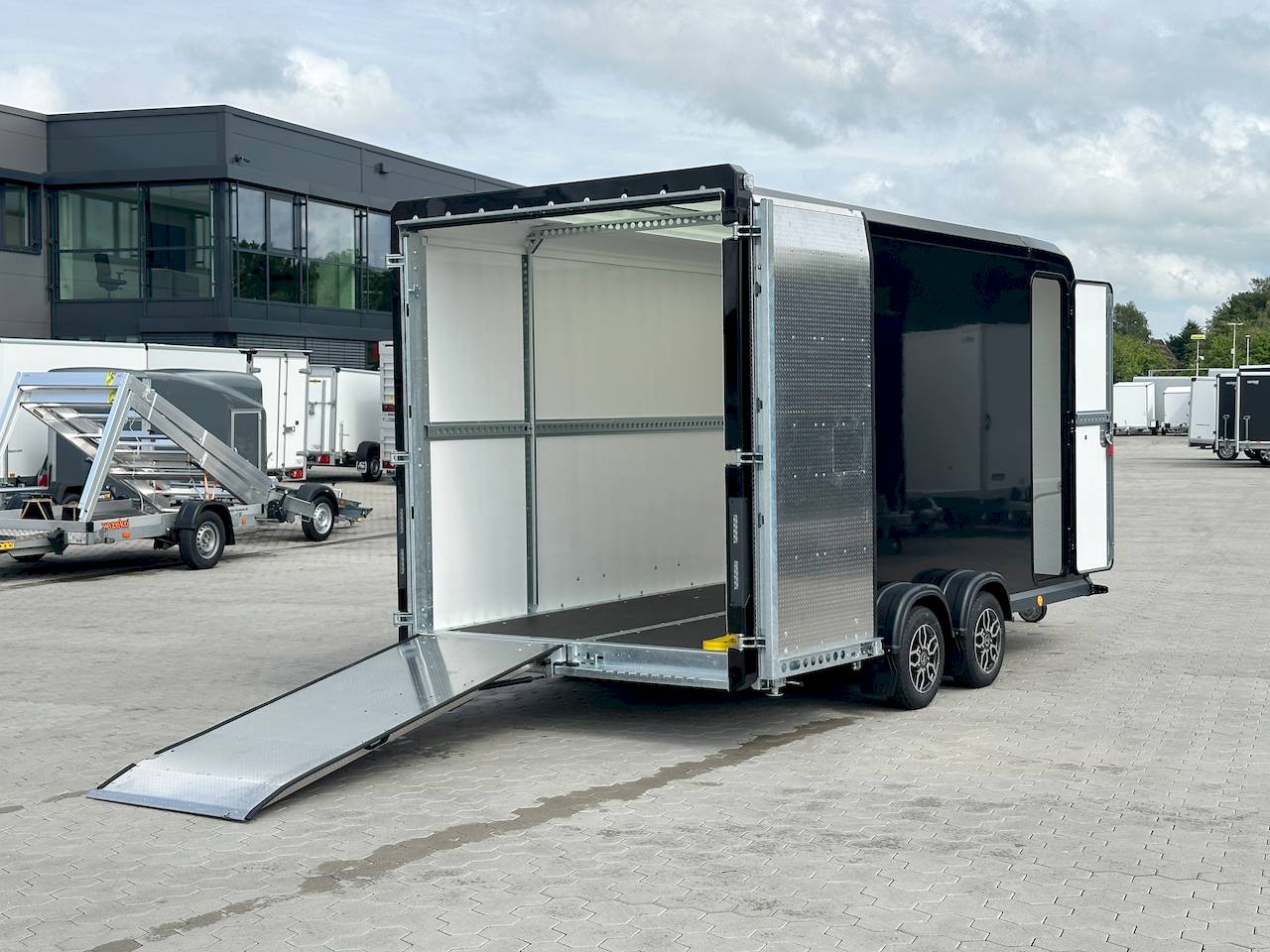 Brian James Box Van 600 419x178x201cm 3.500kg | Kofferanhänger