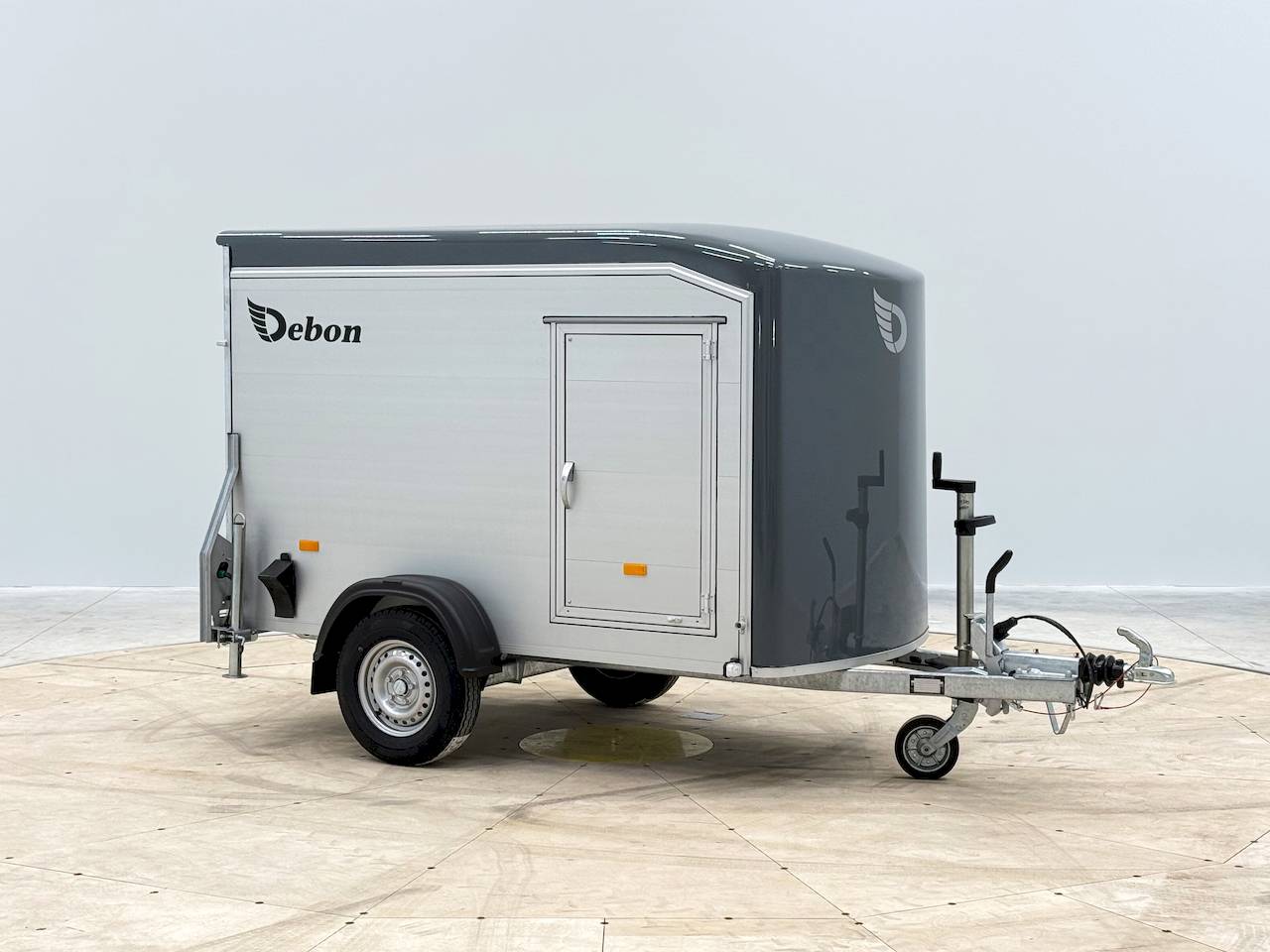 Debon C255 V2 251x125x156cm 1.300kg | Kofferanhänger
