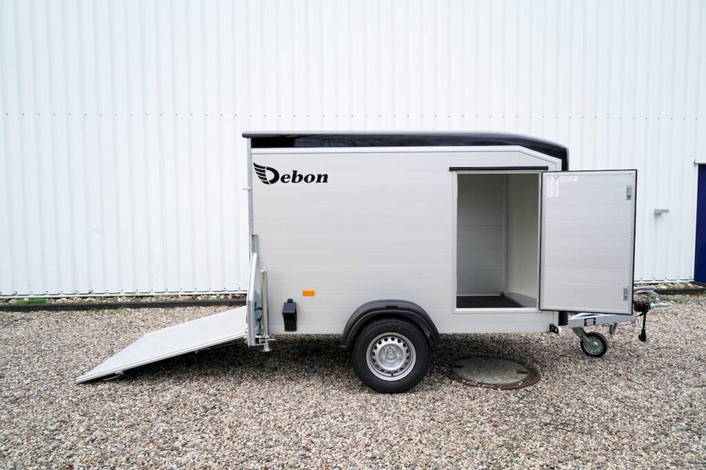 Debon C255 V2 251x125x156cm 1.300kg | Kofferanhänger