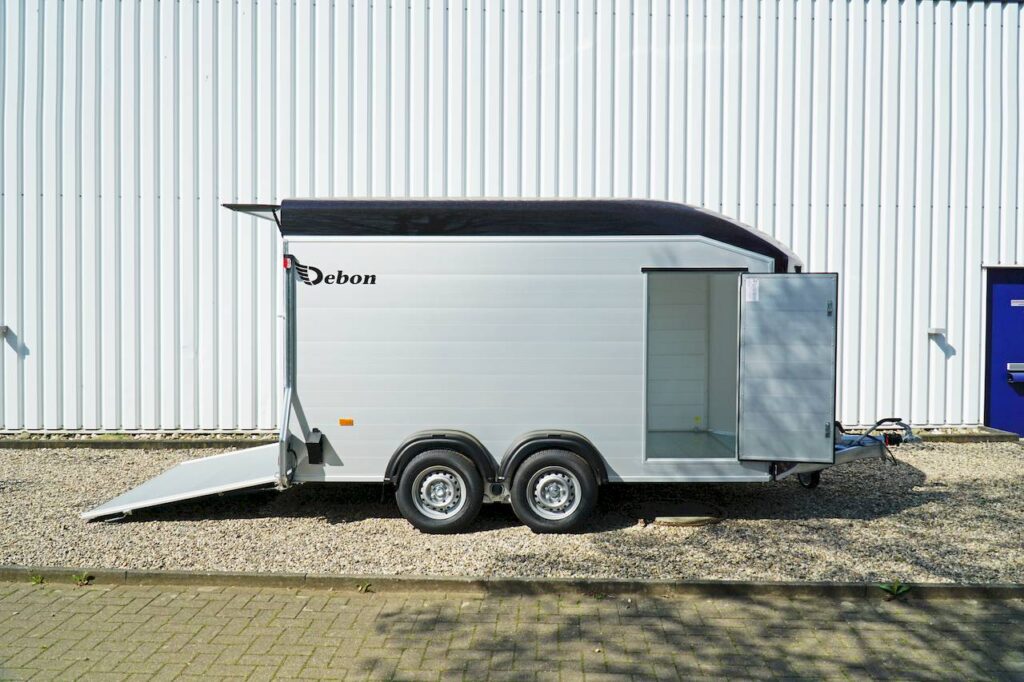 Debon Roadster C700 376x179x201cm 2.600kg | Kofferanhänger
