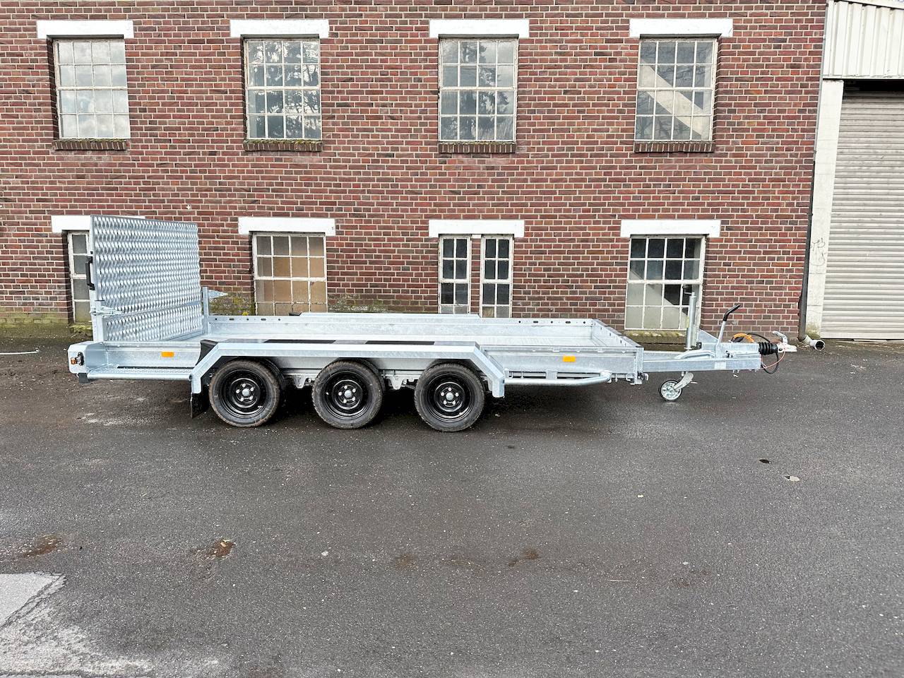 Hapert Trailers Indigo LF-3 405x179x19cm 3.500kg | Baumaschinenanhänger