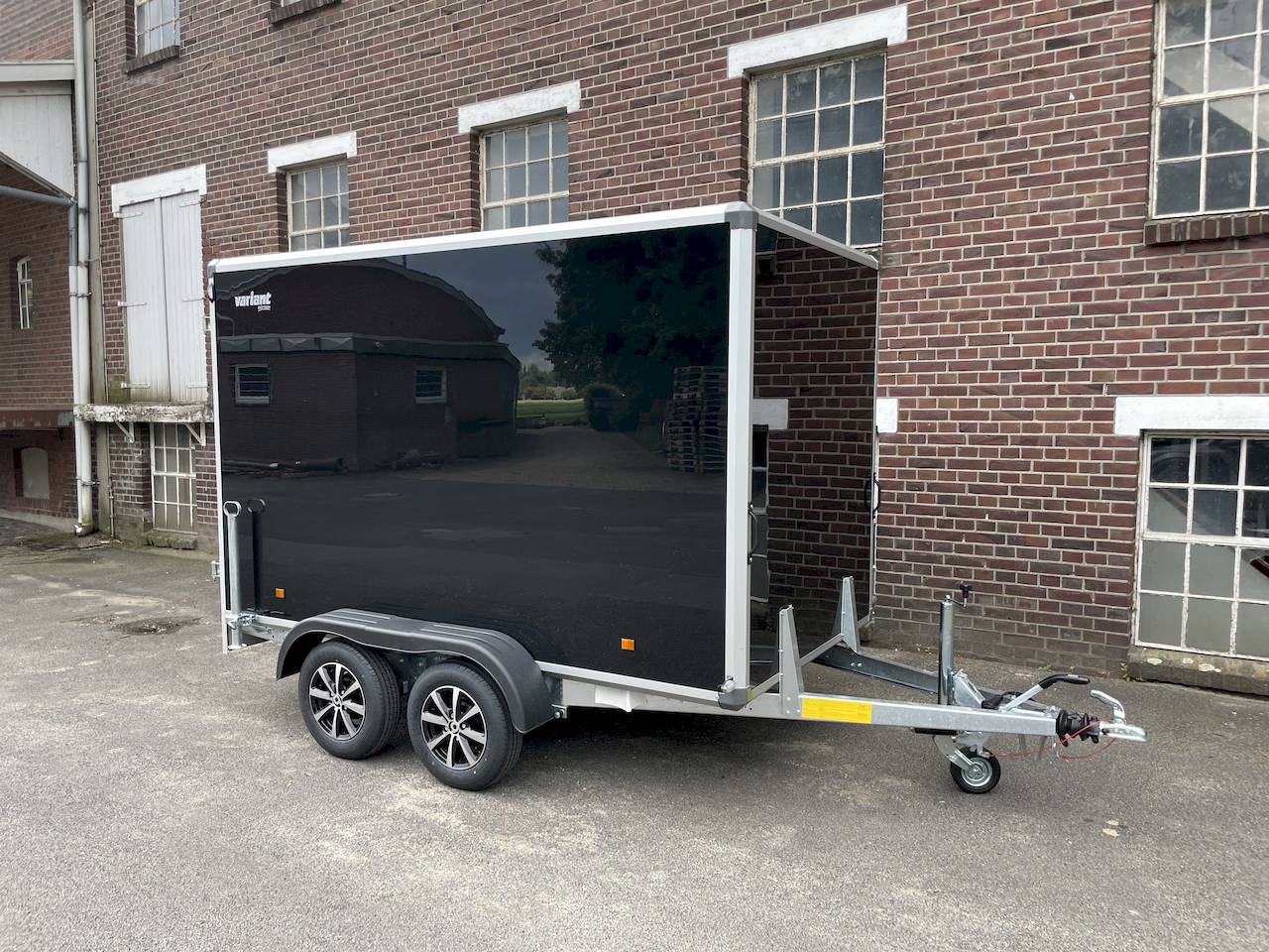 Variant 2517 C3 302x168x188cm 2.500kg | Kofferanhänger