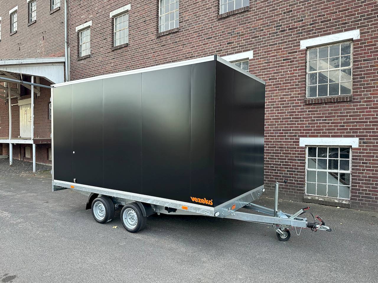 Vezeko HK E 413x213x215cm 2.700kg | Kofferanhänger