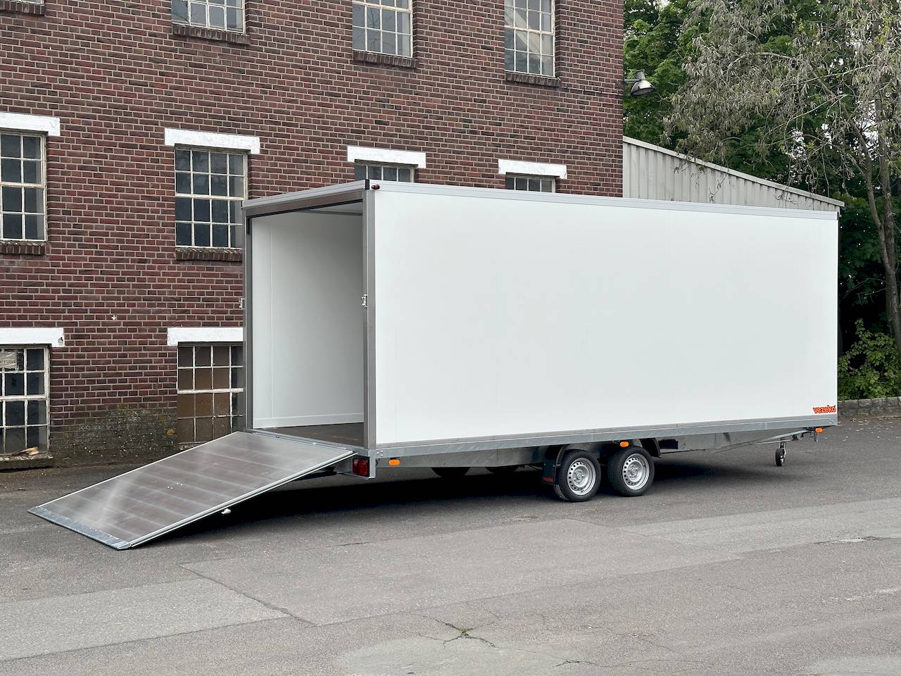 Vezeko HK F 609x239x215cm 3.500kg | Kofferanhänger