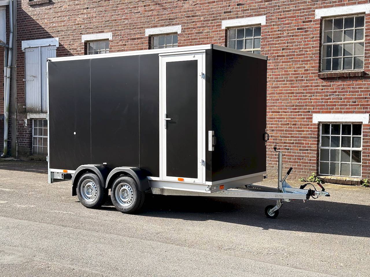 Vezeko TK C 355x184x205cm 2.700kg | Kofferanhänger