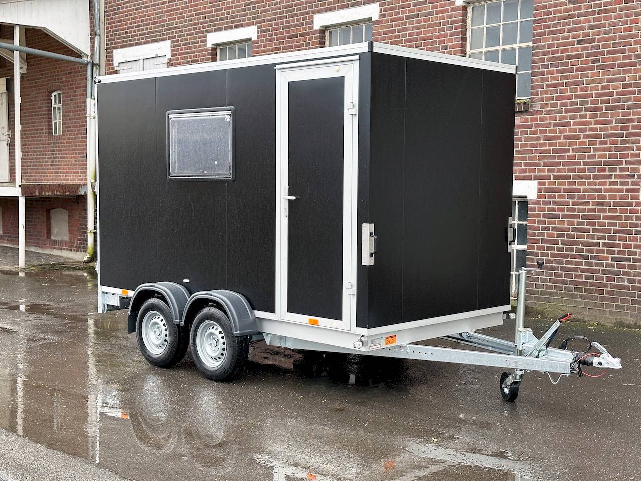 Vezeko TK C 355x184x205cm 2.700kg | Kofferanhänger