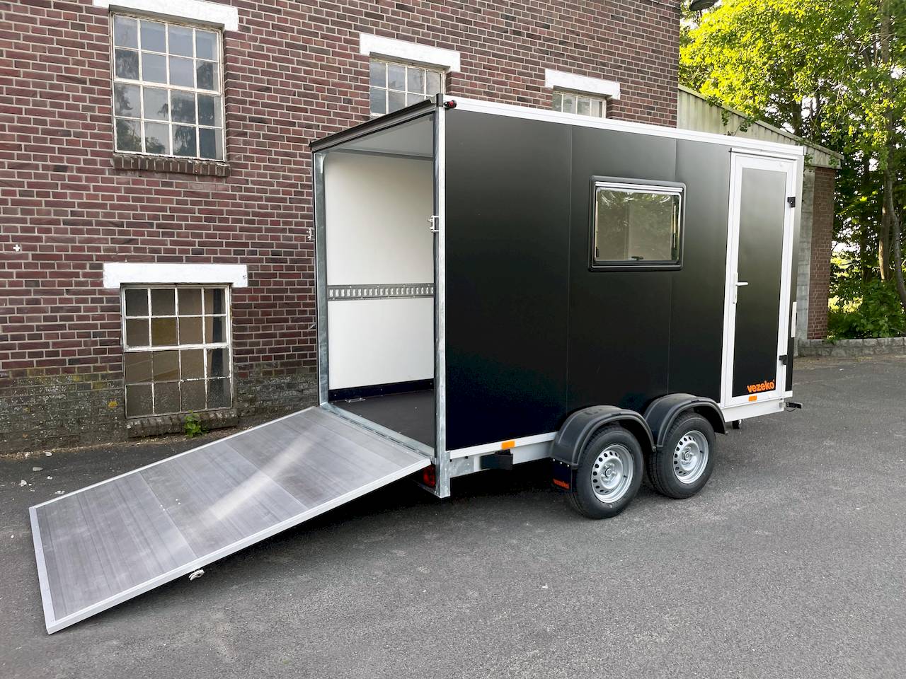 Vezeko TK C 355x184x205cm 2.700kg | Kofferanhänger