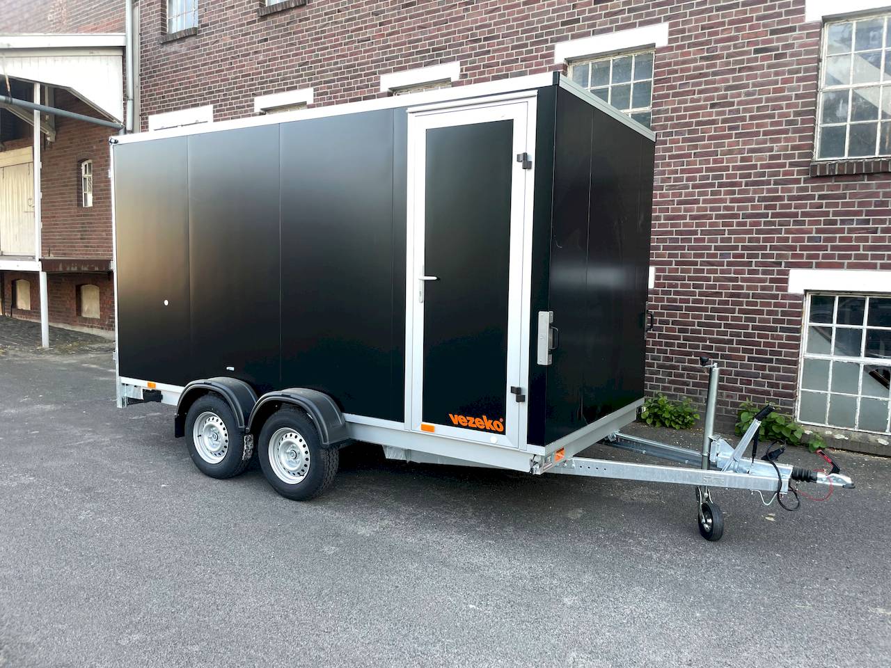 Vezeko TK C 405x184x205cm 2.700kg | Kofferanhänger