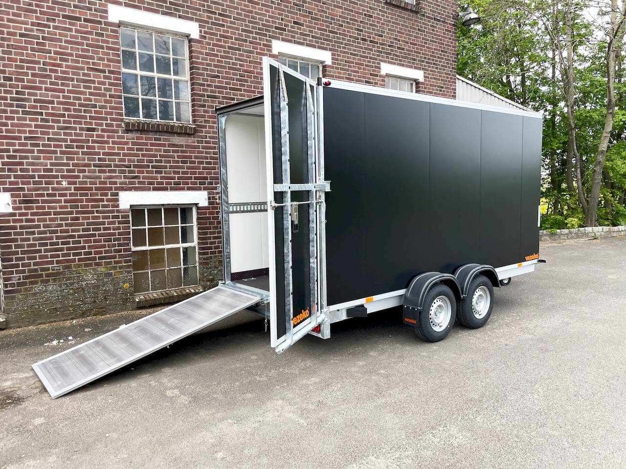 Vezeko TK D 405x204x205cm 2.700kg | Kofferanhänger