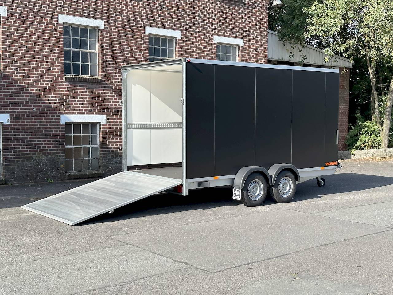 Vezeko TK D 405x204x205cm 2.700kg | Kofferanhänger