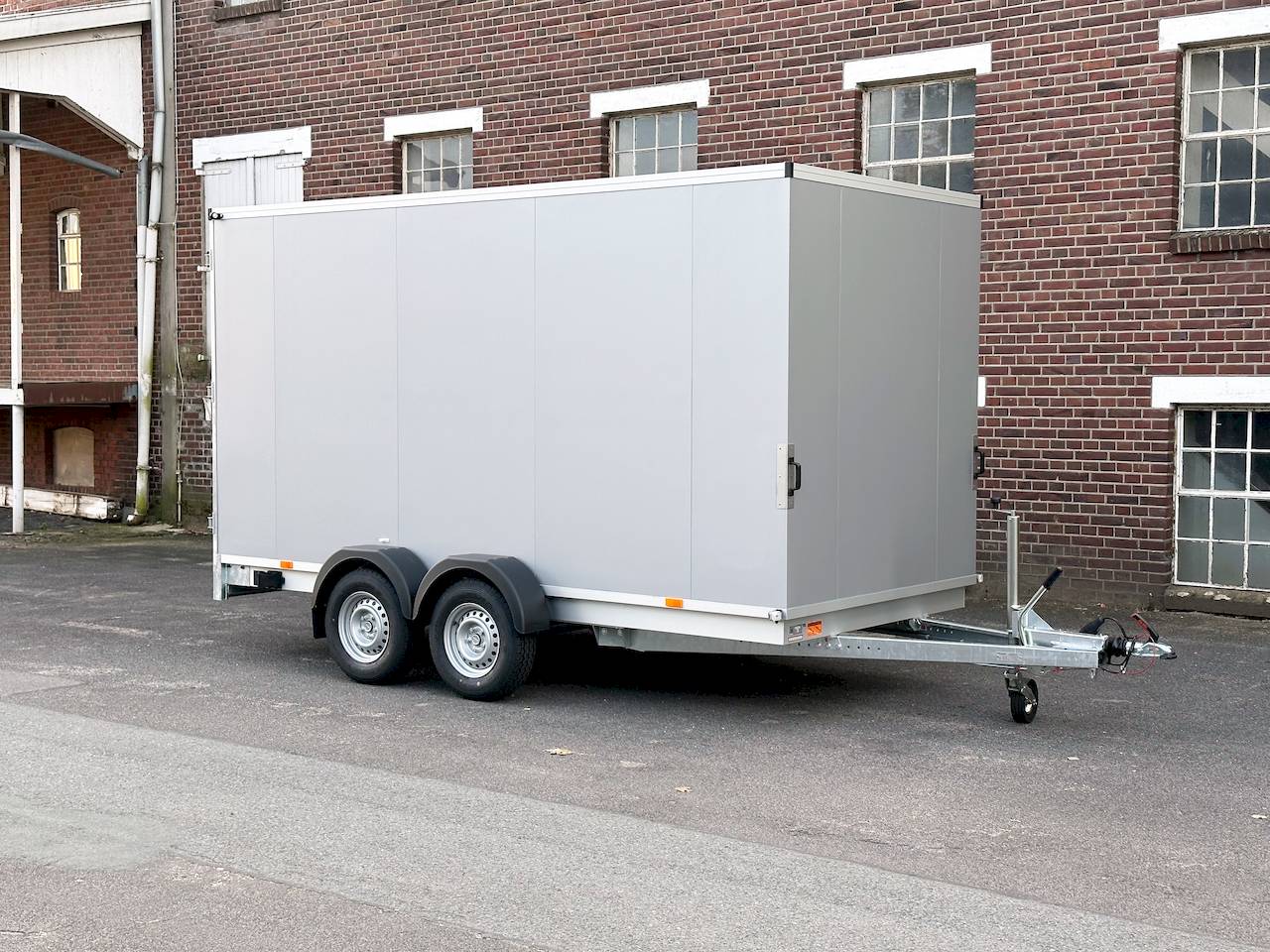 Vezeko TK C 405x184x205cm 3.500kg | Kofferanhänger