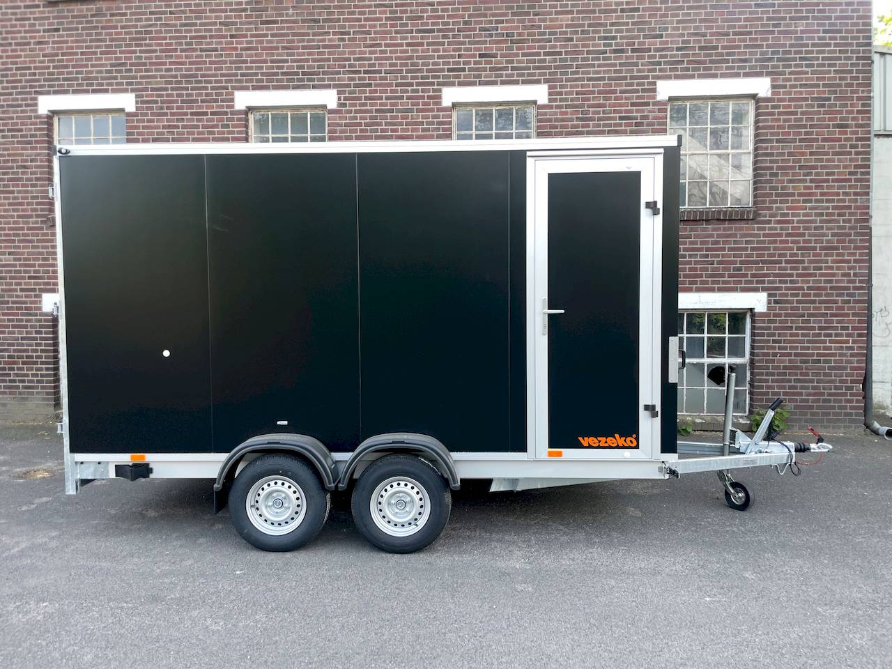 Vezeko TK D 405x204x205cm 2.700kg | Kofferanhänger