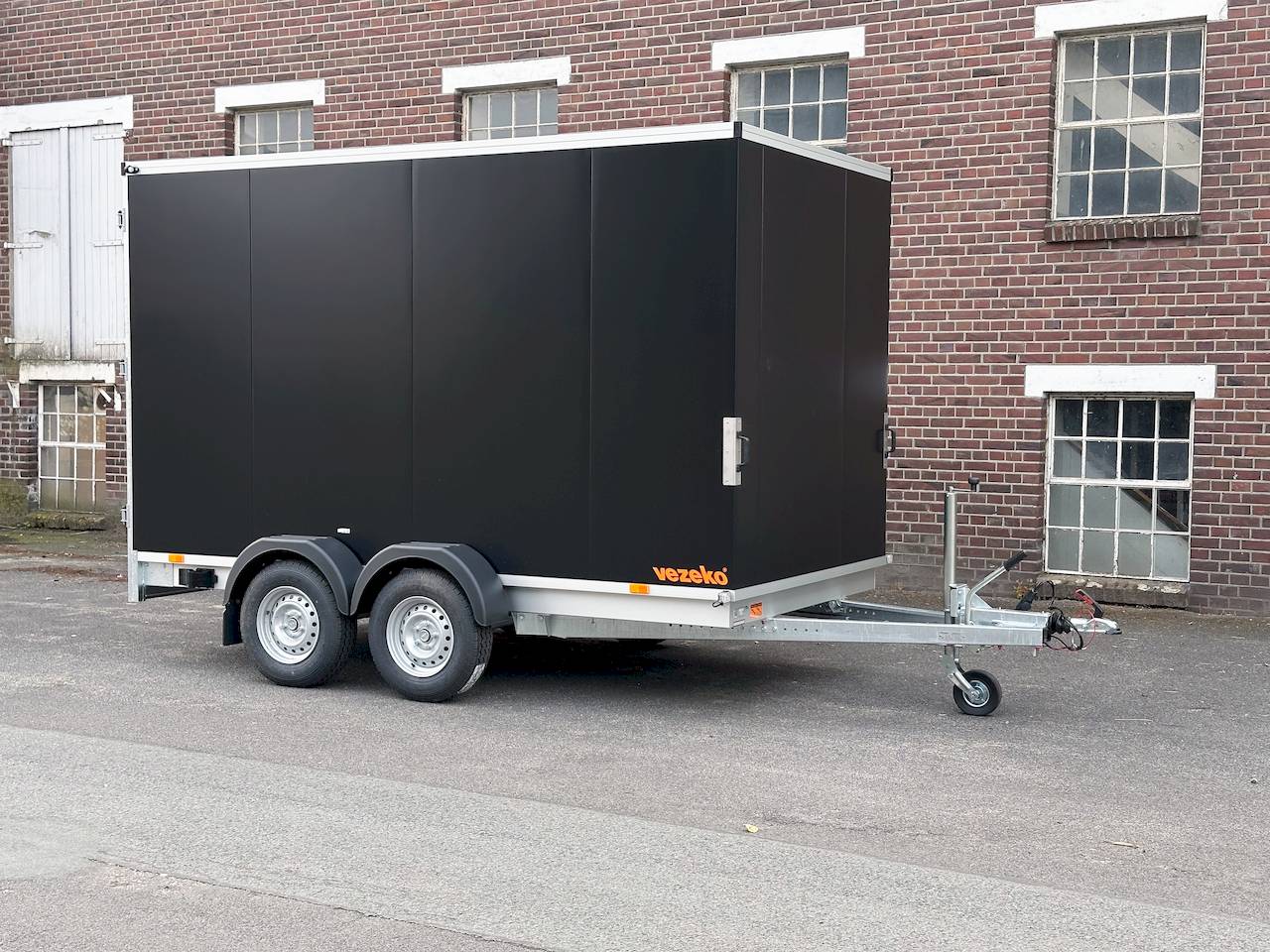 Vezeko TK C 355x184x205cm 2.700kg | Kofferanhänger
