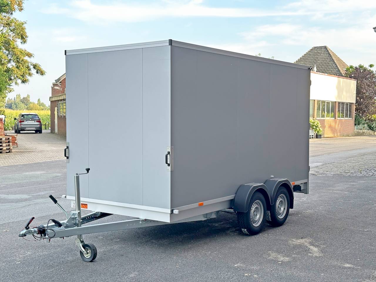 Vezeko TK C 355x184x205cm 3.500kg | Kofferanhänger