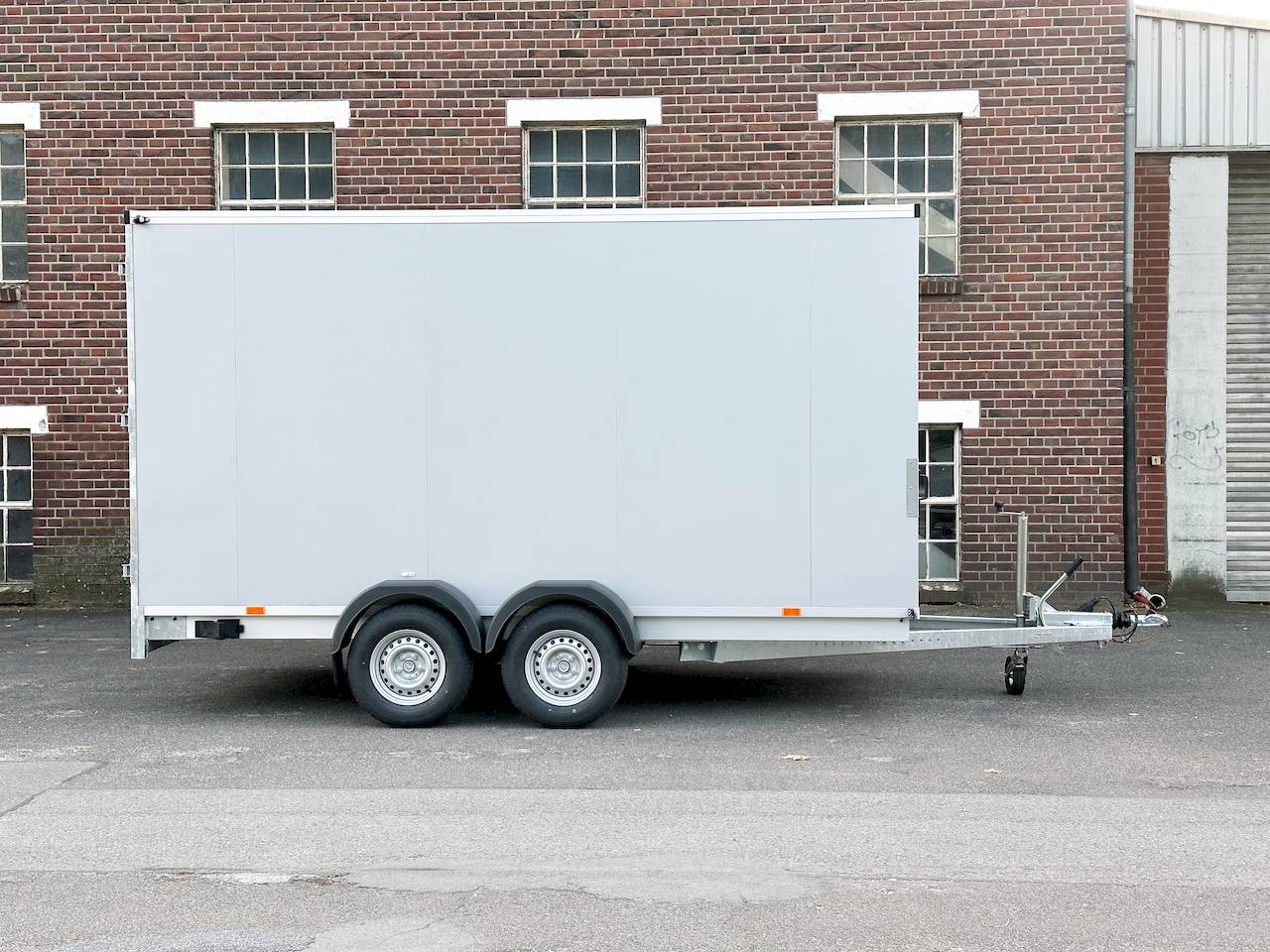 Vezeko TK D 405x204x205cm 3.500kg | Kofferanhänger