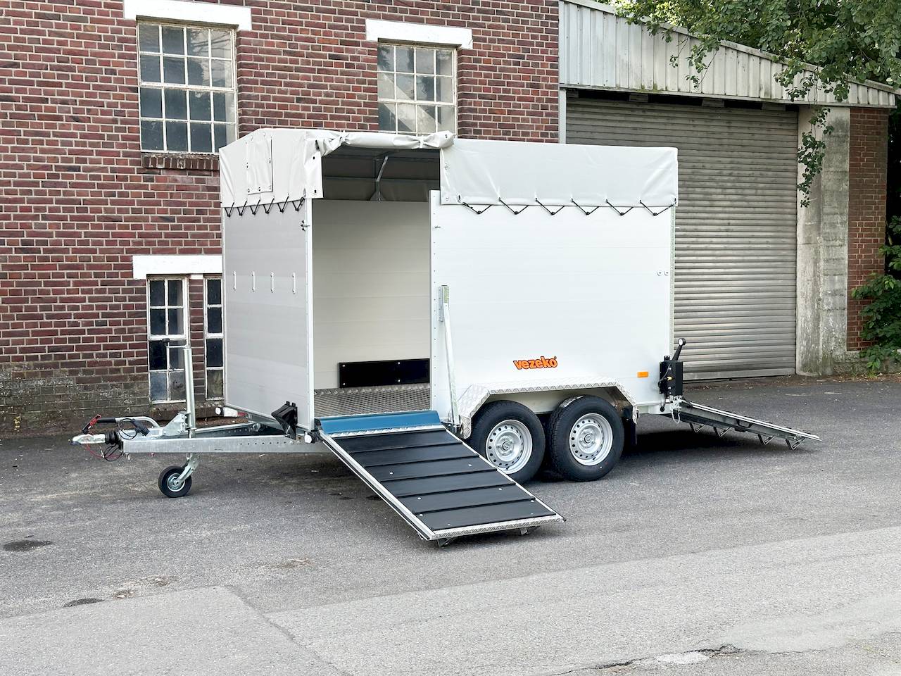 Vezeko VT 2700 295x160x190cm 2.700kg | Viehanhänger