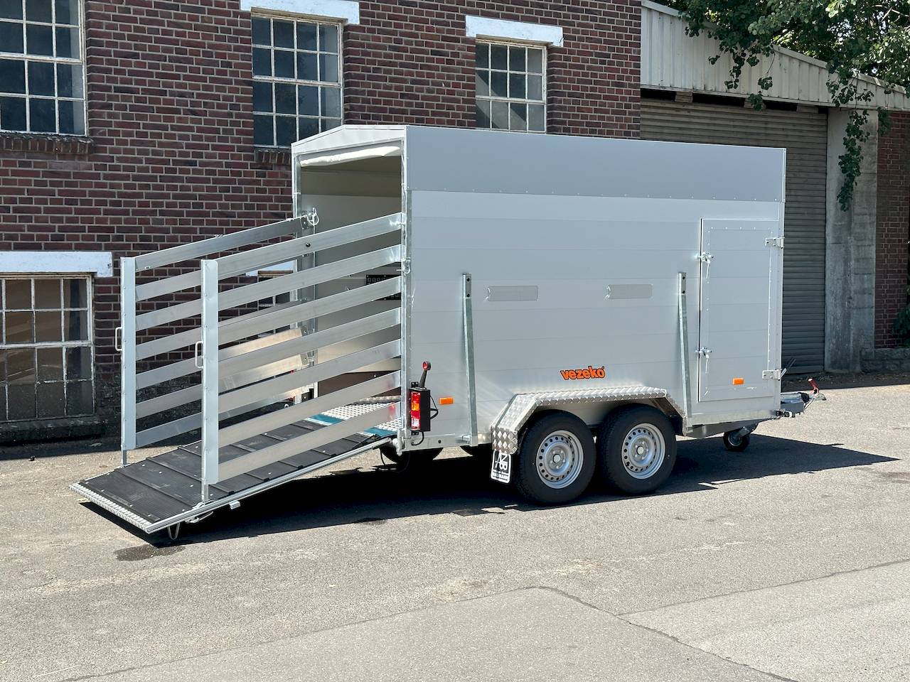 Vezeko VT 2700 320x160x190cm 2.700kg | Viehanhänger