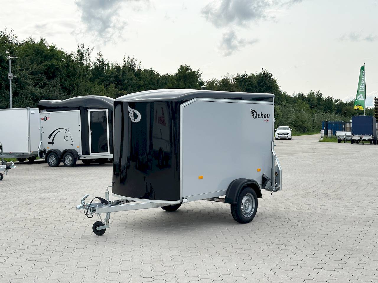 Debon C255 V2 251x125x156cm 750kg | Kofferanhänger